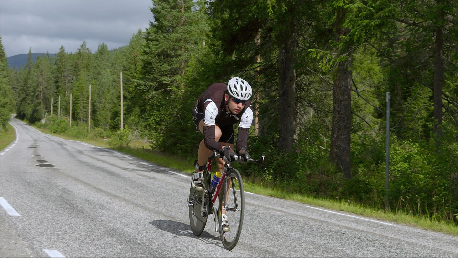 开云平台-_青少年自行车骑行节：绿色出行新风尚_，青年自行车骑行活动