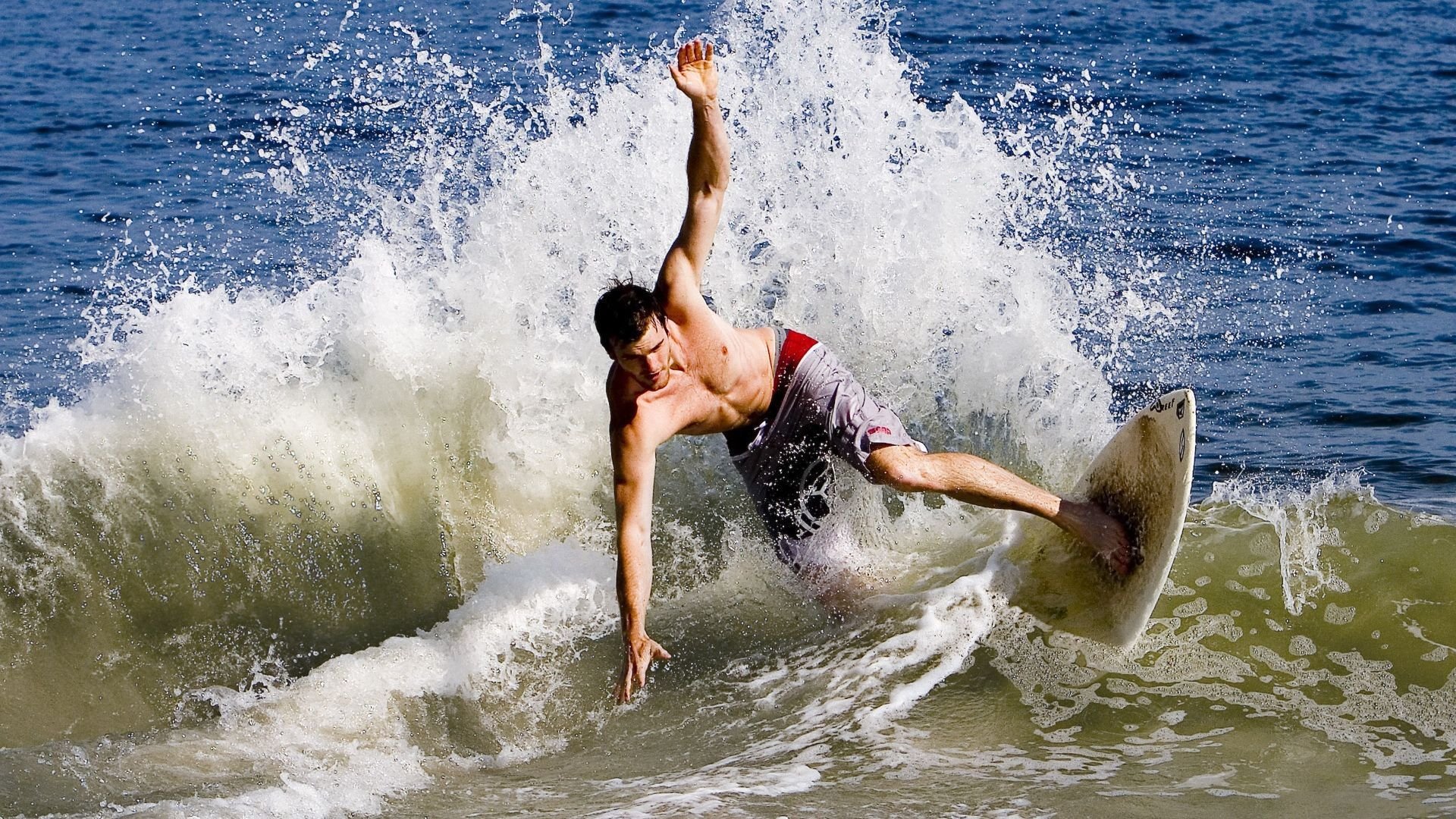 开云·体育官网-【球桌养护】专业人士传授台球桌保养技巧，桌球台面怎么保养视频